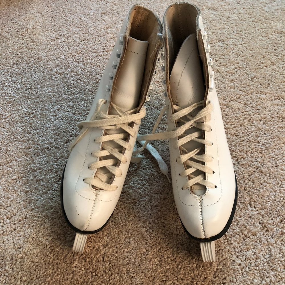 Women's Figure Skates, V.I.P. by Leo Star, Size 7